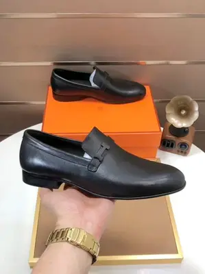 工廠💰【愛馬仕 HERMES】（牛皮內裡）🍀義大利頂級奢侈🍀他不追求新奇的款式和華麗的色彩，以其完美無瑕、優雅、經典的風格吸引著成功男士的青睞正裝皮鞋 這款非常非常舒適，簡潔穩重的款式讓您輕鬆搭配任何風格！版型絕對原版套楦1:1精製，