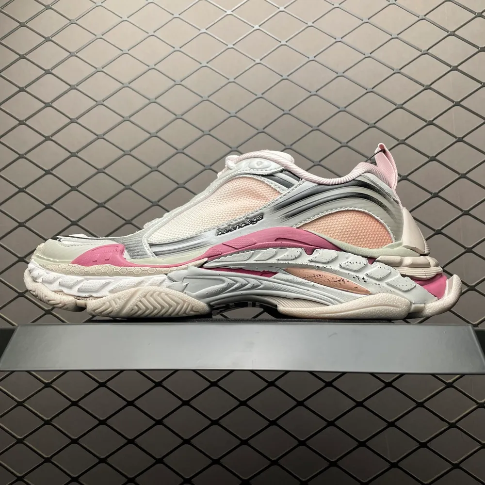 純原Balenciaga 巴黎世家 Triple S 2 復古老爹鞋 865851 官方全套配件鞋盒 鞋帶 防塵紙配套齊全 尺碼：35 36 37 38 39 40 41 42 注意：尺碼偏大 編號：50IGTU101