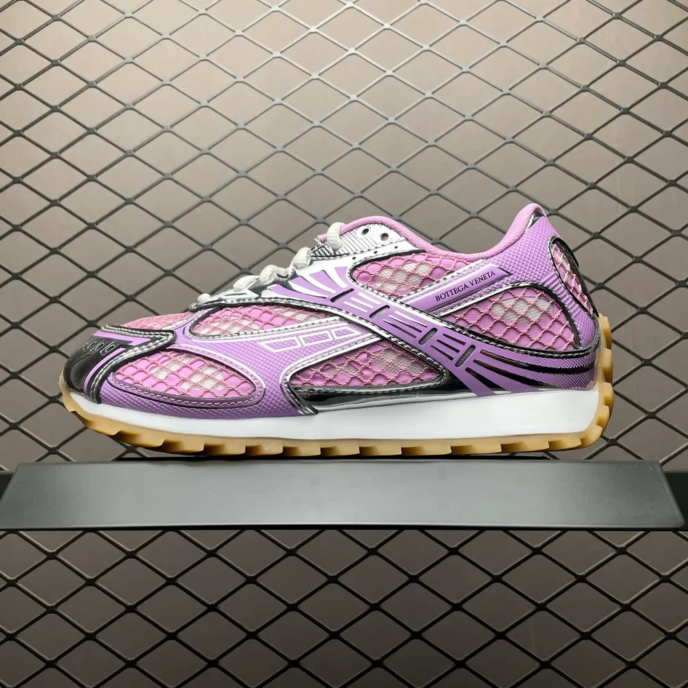 純原BOTTEGA VENETA BV葆蝶家 王一博同款低幫休閒鞋 全新海淘專供品質 採用輕質科技網布面料 搭配幾何圖案設計橡膠外底 王炸系列 高版本 認準套包工藝 實際增高很多哦，還是一樣顯腿細非常nice 耐玩耐造 對標對版！套包鞋工藝