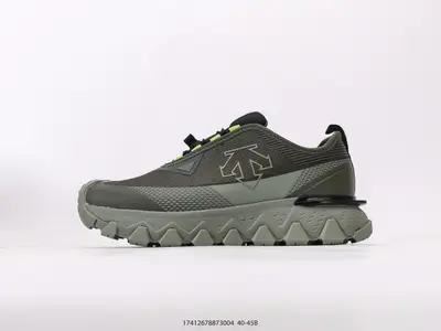 迪桑特DESCENTE URBAN OUTDOOR系列男款TRAXIS運動休閒鞋夏季新品。迪桑特的CORE-TEX面料，輕薄又堅固，防水透氣還防風，簡直就是“世紀之布”！ BOA快速鞋帶系統，單手操作兩秒搞定，鬆緊隨心調，解放雙手，不要太方