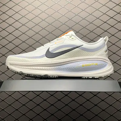 💰540 純原版 NK Vomero 18 GTX V18 網面透氣跑步鞋 HQ7002-100 高階零售專供品質 正確防水防汙鞋面 全新升級 內建RFID晶片 鞋盒鋼印 獨傢俬模  正確組合大底 區別其他一體大底 尺碼： 36 36.5