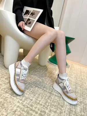 p740💰2444春夏chloe 克洛伊,高幫,Nama sneaker彩虹系列運動鞋、容祖兒和孫怡宋茜明星同款、原材料是可再生物料製作、全手工縫馬克線、肉眼可見皆是手工製造、環保與時尚集一起✔️用韻律感勾勒春天清新的氣息、輕盈百搭四季可