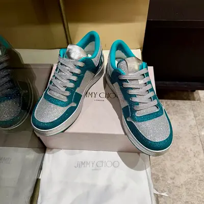 新款吉米周 JIMMY CHOO ，男女同款.獨家發售，工廠價格690，原版大底休閒亮片鞋，採用最新工藝設計，立體感強👍多種工藝融合一起，顛覆時尚，超級有型！搭配超美。原版一比一
