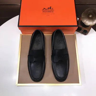 工廠💰【愛馬仕 HERMES】（牛皮內裡）🍀義大利頂級奢侈🍀他不追求新奇的款式和華麗的色彩，以其完美無瑕、優雅、經典的風格吸引著成功男士的青睞正裝皮鞋 這款非常非常舒適，簡潔穩重的款式讓您輕鬆搭配任何風格！版型絕對原版套楦1:1精製，