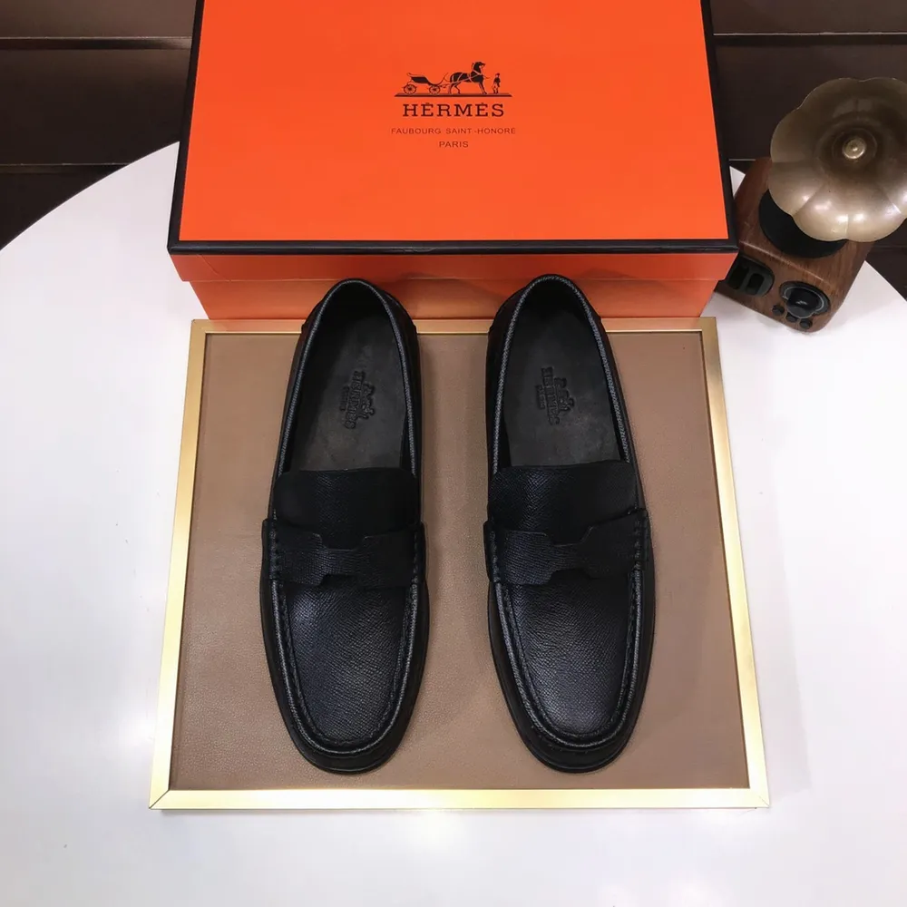 工廠💰【愛馬仕 HERMES】（牛皮內裡）🍀義大利頂級奢侈🍀他不追求新奇的款式和華麗的色彩，以其完美無瑕、優雅、經典的風格吸引著成功男士的青睞正裝皮鞋 這款非常非常舒適，簡潔穩重的款式讓您輕鬆搭配任何風格！版型絕對原版套楦1:1精製，