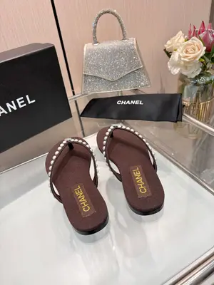 Chanel香家新款雙C珍珠平底人字拖，六色可選