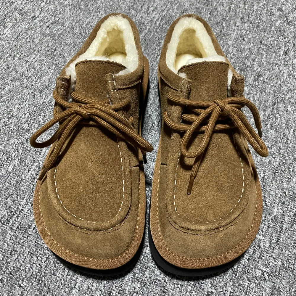 💰650  純原 UGG 巴恩風格 復古袋鼠鞋 089-1 來自巴恩風復古美學和都市漫步鬆弛感，盡顯秋日慵懶 穿著袋鼠鞋雲遊大街小巷 要的就是一種慵懶自在， 文藝復古又不失煙火氣息的鬆弛感 把慢生活，復古元素融合到生活的細節 美拉德配色，