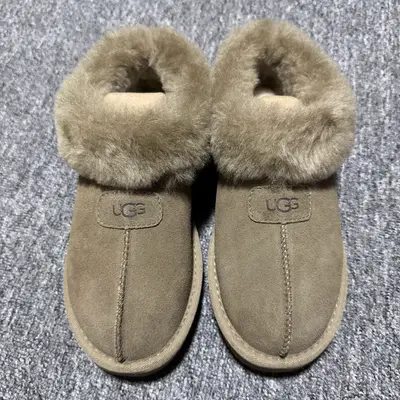 💰530   平臺外貿專供 UGG 女款雪地靴 1134810 薄底 十年品牌製鞋代工廠生產線出品 注重每一處細節 隆豐A級真羊皮毛一體 完全遵循ZP工藝流程打造 尺碼：35 36 37 38 39 40 編號： 23YDEF39