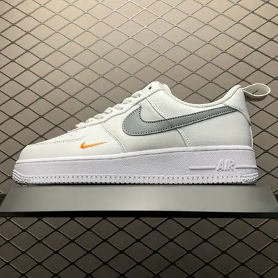 💰550 純原NK Air Force 1 Low 空軍一號低幫休閒板鞋 HF3836-001 原廠衝刀皮料切割乾淨 無任何毛邊 打造純正空軍 全掌內建蜂窩氣墊 原盒配件 原廠中底鋼印、拉幫完美 全套原楦原模傾力打造完美版型 尺碼：36 