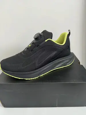 越南渠道💰740🉐 官網同步！強力推薦款 DESCENTE迪桑特 RUNNING 男款運動慢跑鞋 透氣針織鞋面搭配BOA螺絲繫帶系統 帶來舒適便捷的穿著體驗！較厚的鞋底設計為跑步提供更好的緩震舒適性(前掌及後跟特別加高側牆，提升側向穩定