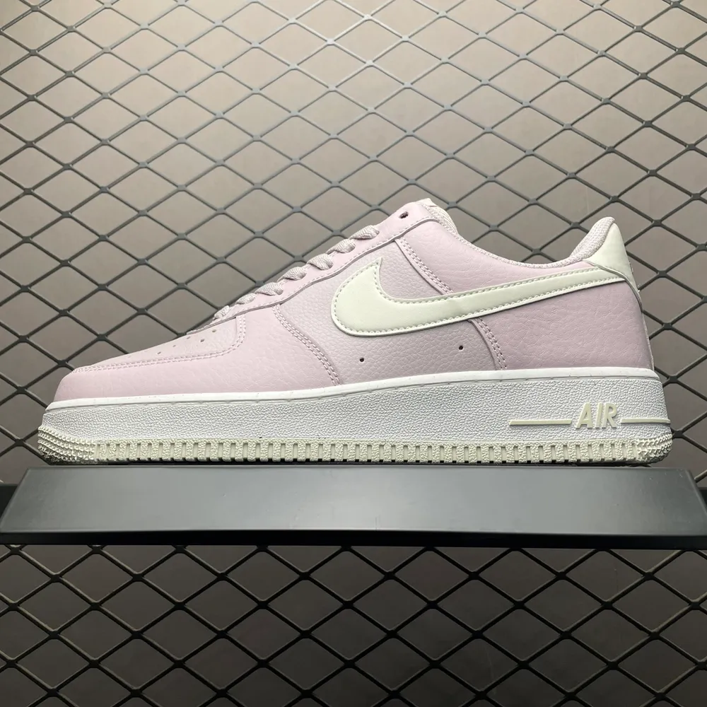 💰550 純原NK Air Force 1 Low 空軍一號低幫休閒板鞋 DV3808-001 原廠衝刀皮料切割乾淨 無任何毛邊 打造純正空軍 全掌內建蜂窩氣墊 原盒配件 原廠中底鋼印、拉幫完美 全套原楦原模傾力打造完美版型 尺碼：36 
