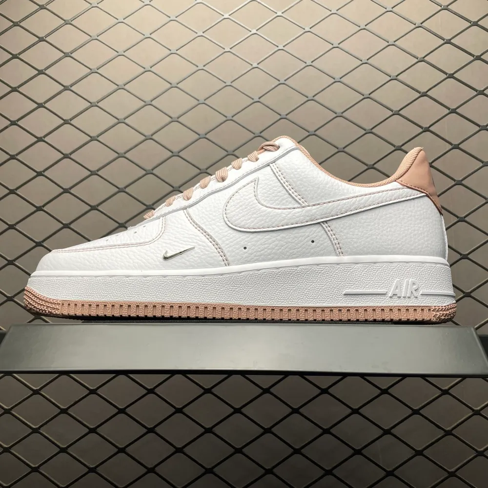 💰550 純原NK Air Force 1 Low 空軍一號低幫休閒板鞋 IB6543-100 原廠衝刀皮料切割乾淨 無任何毛邊 打造純正空軍 全掌內建蜂窩氣墊 原盒配件 原廠中底鋼印、拉幫完美 全套原楦原模傾力打造完美版型 尺碼：36 