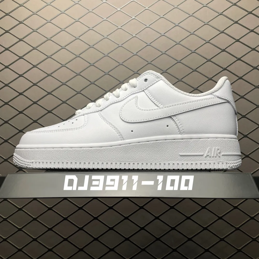 💰550 純原NK Air Force 1 Low 空軍一號低幫休閒板鞋 DJ3911-100 原廠衝刀皮料切割乾淨 無任何毛邊 打造純正空軍 全掌內建蜂窩氣墊 原盒配件 原廠中底鋼印、拉幫完美 全套原楦原模傾力打造完美版型 尺碼：36 