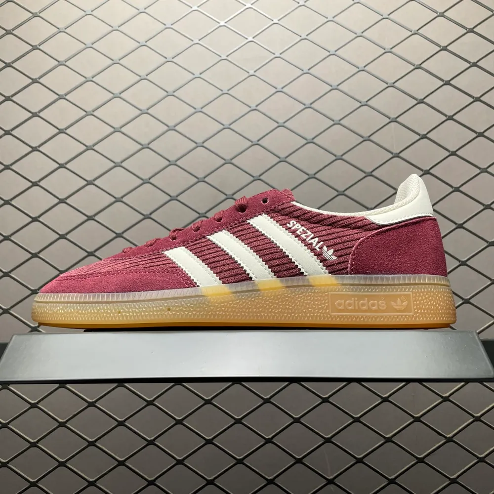 💰550 純原AD 阿迪 Handball Spzl 低幫休閒板鞋 IG1978 原檔私模開發 真實真實半碼 一碼一模 尺碼：35.5 36 36.5 37 38 38.5 39 40 40.5 41 42 42.5 43 44 45 編