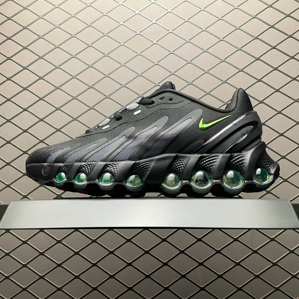 💰550 純原NK Air Max Dn8 氣墊跑鞋 FQ7860-006 全新鞋款在同側採用了圓柱倉式的設計，不僅有防滑耐磨性功能，還搭配了周圍一圈柔軟的泡棉材質，提供全新的複合腳感八成還是泡棉腳感 尺碼：36 37 38 39 40 