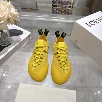 2025年春夏LOEWE羅意威全新阿甘跑鞋現以全新配色呈現，領略該品牌的精湛製作工藝，鞋底設計新穎，防踢防滑，年度最舒適的暴走鞋，無原版不開發，原版1:1複製。