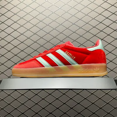 💰550 純原 AD 阿迪 Gazelle Indoor 低幫運動休閒板鞋 IG6786 草莓熊 新版本 國內頭部一線外貿大廠出品 品質加量不加價 尺碼：36 36.5 37 38 38.5 39 40 編號：25YDEF20
