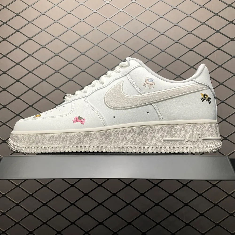 💰540 純原NK Air Force 1 " NYC " 馬年限定 空軍一號休閒板鞋 IQ1143-100 原廠衝刀皮料切割乾淨 無任何毛邊 打造純正空軍 全掌內建蜂窩氣墊 原盒配件 原廠中底鋼印、拉幫完美 全套原楦原模傾力打造完美版型