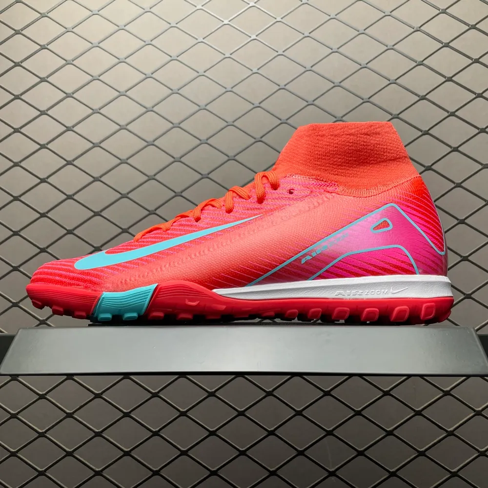 💰550   外貿專供 NK Air Zoom Mercurial Vapor 16 刺客16 防水鞋面 碎釘足球鞋 原代工廠出品， 全進口機臺生產裝置，百分百採用優質原材料 外貿出口平臺主推私密 尺碼：35-45 無半碼 編號：35YE