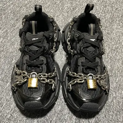 Balenciaga 巴黎世家 3XL Chain 鎖鏈款 復古老爹鞋 巴黎世家十代 官方全套配件鞋盒 鞋帶 防塵紙配套齊全 尺碼：35 36 37 38 39 40 41 42 43 44 45 46 注意：尺碼偏大 編號：60OGTT6