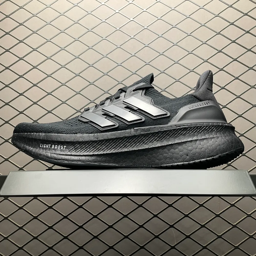 💰569 純原AD 阿迪 Ultra Boost 5 超彈力爆米花中底休閒跑步鞋 ID8812尺碼：36 36.5 37 38 38.5 39 40 40.5 41 42 42.5 43 44 44.5 45 46 46.5 47 48 