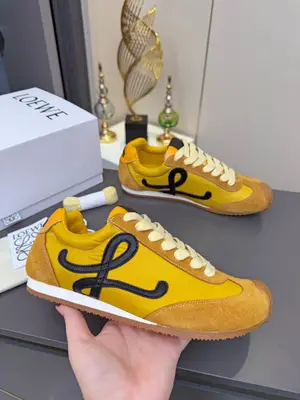 羅意威·LOEWE 阿甘鞋⛳️腳感無敵！年度暴走款 內增高德訓鞋！