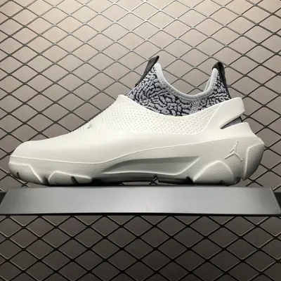 💰450   Jordan System 23 一鞋三穿 套腳休閒涼鞋洞洞鞋 DN4890-101 尺碼：39 40 40.5 41 42 42.5 43 44 44.5 45 46 注意⚠️偏小一碼 編號：15DCBB23