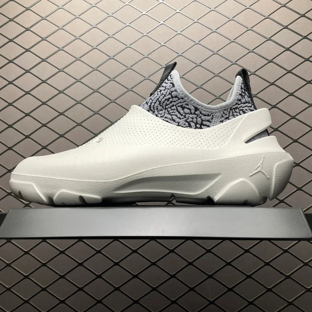 💰450   Jordan System 23 一鞋三穿 套腳休閒涼鞋洞洞鞋 DN4890-101 尺碼：39 40 40.5 41 42 42.5 43 44 44.5 45 46 注意⚠️偏小一碼 編號：15DCBB23