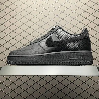 💰550 純原NK Air Force 1 Low 空軍一號低幫休閒板鞋 HQ1977-001 原廠衝刀皮料切割乾淨 無任何毛邊 打造純正空軍 全掌內建蜂窩氣墊 原盒配件 原廠中底鋼印、拉幫完美 全套原楦原模傾力打造完美版型 尺碼：36 