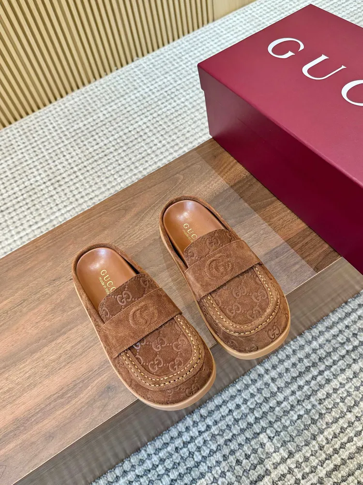 2025🆕[P640]福利新品厚底GuCci互扣式刺繡大G橫帶穆勒鞋 🆕迷你GG壓紋包頭拖鞋🔥勃肯半拖🆕官網同步，原版一比一複製，最高版本🆙👏🔥所有材質細節均與YB一致💪👍 常年做貨。