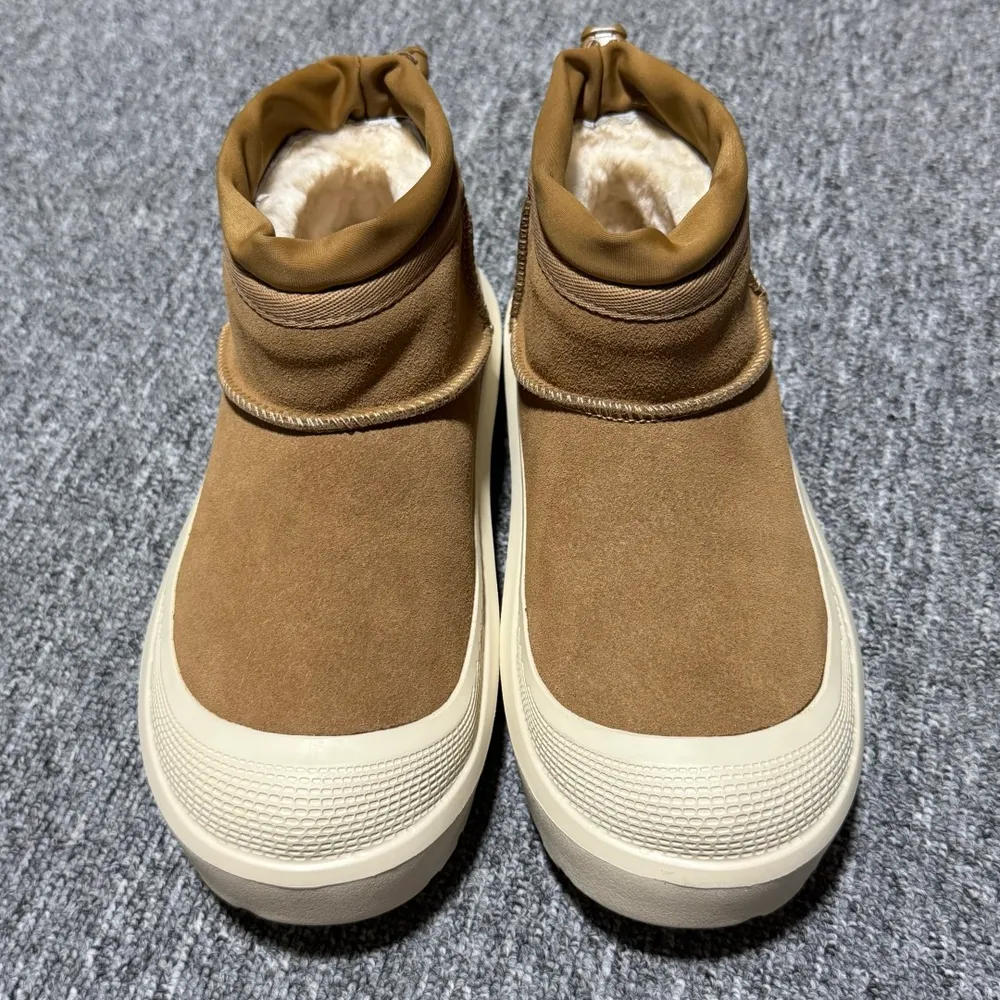 💰640   平臺外貿專供 UGG 中性款雪地靴 1174196 十年品牌製鞋代工廠生產線出品 注重每一處細節 隆豐A級真羊皮毛一體 完全遵循ZP工藝流程打造 尺碼：35 36 37 38 39 40 41 42 42 44 45 編號：