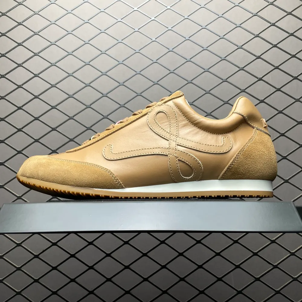 純原 海淘專供版 Loewe 羅意威 Ballet Runner 25ss巴黎時裝週 復古運動鞋 代購專供品質 原版私模大底 版型和材質均1比1完美復刻 內裡全包頭層小羊皮  尺碼：35 36 37 38 39 40 41 42 43 44