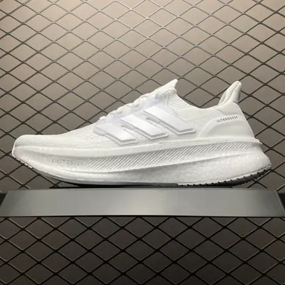 💰569 純原AD 阿迪 Ultra Boost 5 超彈力爆米花中底休閒跑步鞋 ID8813 尺碼：36 36.5 37 38.5 39 40 40.5 41 42 42.5 43 44 44.5 45 46 46.5 47 48 編號