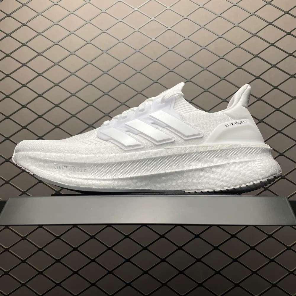 💰569 純原AD 阿迪 Ultra Boost 5 超彈力爆米花中底休閒跑步鞋 ID8813 尺碼：36 36.5 37 38.5 39 40 40.5 41 42 42.5 43 44 44.5 45 46 46.5 47 48 編號
