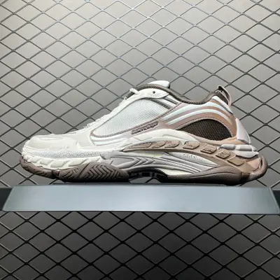 Balenciaga 巴黎世家 Triple S 2 復古老爹鞋 865849 官方全套配件鞋盒 鞋帶 防塵紙配套齊全 尺碼：35 36 37 38 39 40 41 42 43 44 45 46 注意：尺碼偏大 編號：50IGTU101
