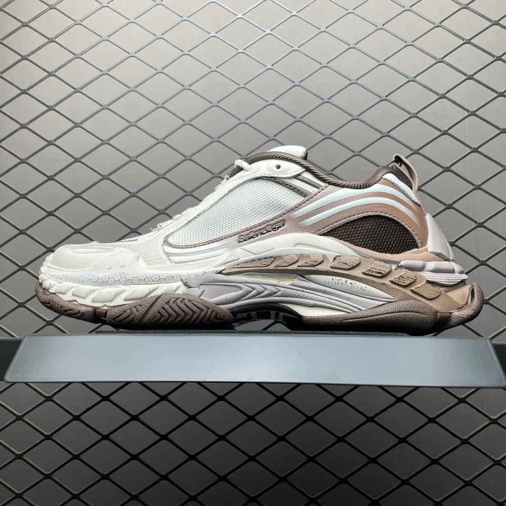 Balenciaga 巴黎世家 Triple S 2 復古老爹鞋 865849 官方全套配件鞋盒 鞋帶 防塵紙配套齊全 尺碼：35 36 37 38 39 40 41 42 43 44 45 46 注意：尺碼偏大 編號：50IGTU101