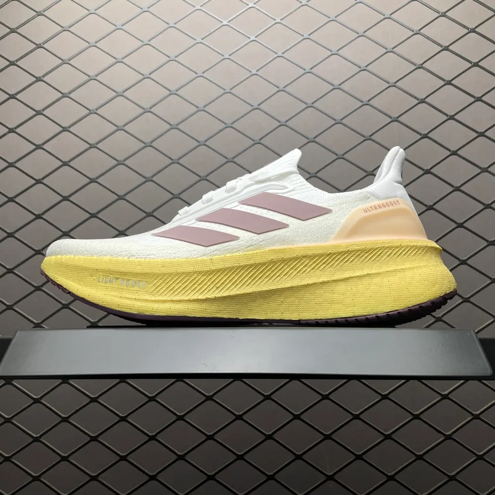 💰569 純原AD 阿迪 Ultra Boost 5 超彈力爆米花中底休閒跑步鞋 IH0685尺碼：36 36.5 37 38 38.5 39 40 編號：27TDEE101