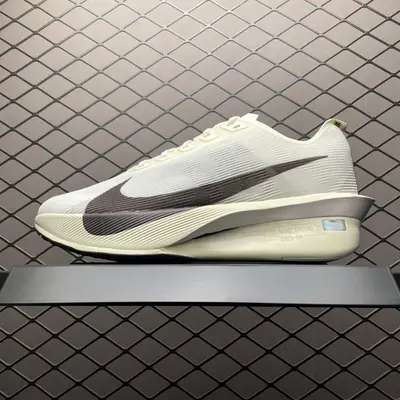 💰569 純原NK Vaporfly Next %4 超輕網面跑步鞋 HV6107-100 尺碼：36 36.5 37.5 38 38.5 39 40 40.5 41 42 42.5 43 44 44.5 45 編號：27TDEF24