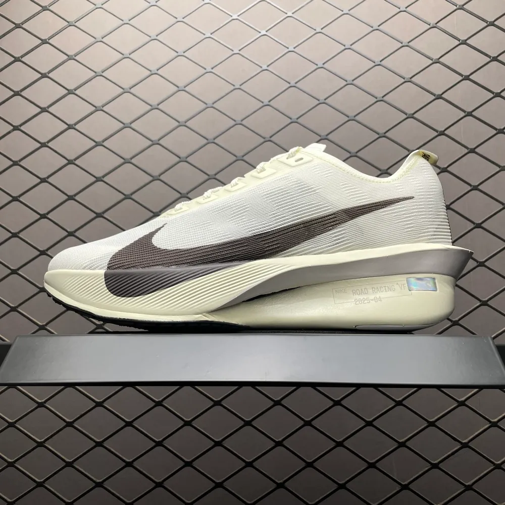 💰569 純原NK Vaporfly Next %4 超輕網面跑步鞋 HV6107-100 尺碼：36 36.5 37.5 38 38.5 39 40 40.5 41 42 42.5 43 44 44.5 45 編號：27TDEF24
