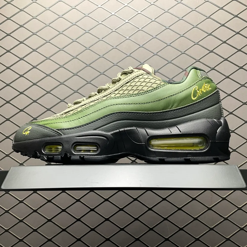 💰569 NK Air Max 95 SP 氣墊運動鞋 FB2709-300 全新純原品質 區別市面通貨版本 尺碼：36 36.5 37.5 38 38.5 39 40 40.5 41 42 42.5 43 44 44.5 45 46 4