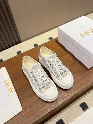 P640元 2026年Walk‘n’Dior刺繡中幫休閒鞋上新啦