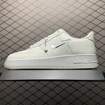 💰550 純原NK Air Force 1 Low 空軍一號低幫休閒板鞋 FH8540-100 原廠衝刀皮料切割乾淨 無任何毛邊 打造純正空軍 全掌內建蜂窩氣墊 原盒配件 原廠中底鋼印、拉幫完美 全套原楦原模傾力打造完美版型 尺碼：36 