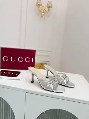 出廠價：570🌸 🌸Gucci2026早春雙G水鑽高跟拖鞋，跟高8.5釐米。34碼—43碼（34、35、43不退換）真皮大底+40