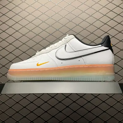 💰559 純原NK Air Force 1 Low 空軍一號低幫休閒板鞋 IQ0228-100 原廠衝刀皮料切割乾淨 無任何毛邊 打造純正空軍 全掌內建蜂窩氣墊 原盒配件 原廠中底鋼印、拉幫完美 全套原楦原模傾力打造完美版型 尺碼：35.