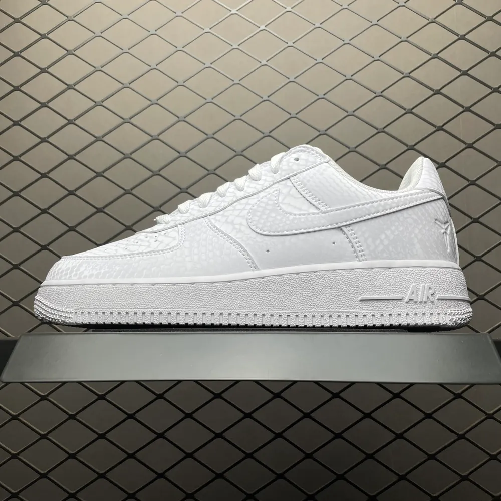 💰650 純原 Kobe Bryant x NK Air Force 1 Low 白曼巴 科比聯名款空軍一號低幫休閒板鞋 IB0018-100 市售最高版本 原廠皮料打造 原鞋原楦頭紙板開發 高階外貿零售專供品質 全方位細節到位 尺碼：4