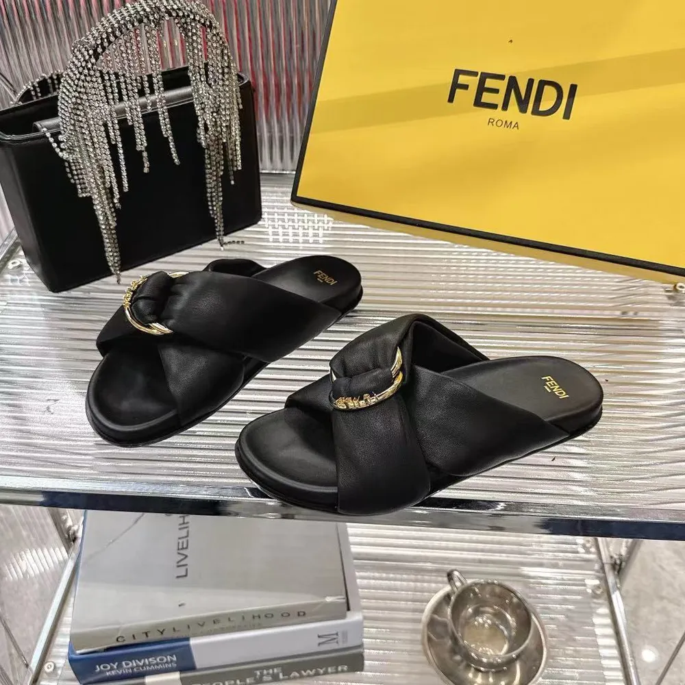 💰600元！Fendi 25ss 芬迪系列平底拖鞋