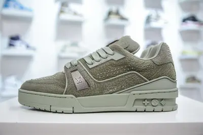 驢家LV Trainer 原版完美楦型 東莞大廠出產 品控勝過市面百分之95 原版正確TPU大底 大底克重500k 獨家底磨 實物到手質感重量完全區別與市面版本。開發費5w+ 質感媲美原版 密集度超高 區別於同行色澤質感 義大利進口頭層一刀
