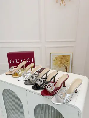 Gucci2026早春雙G水鑽高跟拖鞋，跟高8.5釐米。34碼—43碼（34、35不退換）像膠底p570。真皮底+30