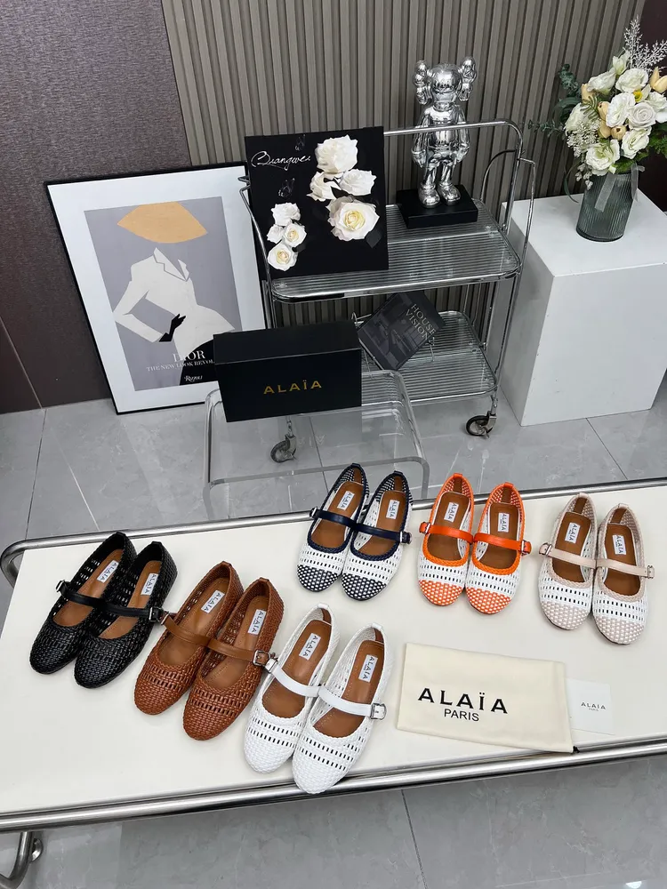 Alaia/阿萊亞 新款編織縷空單鞋女士一腳蹬，好穿又好搭，不費力氣的穿搭，超級舒服的鞋子，多色可選，墊腳羊皮，35到42 p640