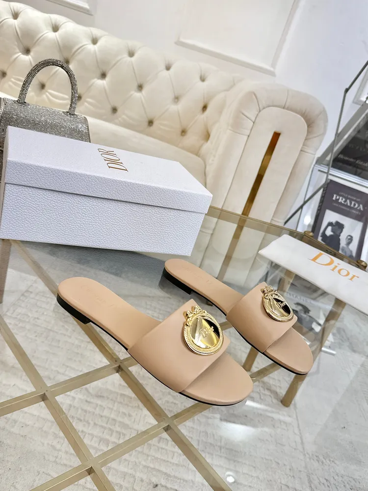2026早春新款 Dior 牛皮面 羊皮裡   九色任選  碼數35-42  橡膠底出p560  真皮底+30